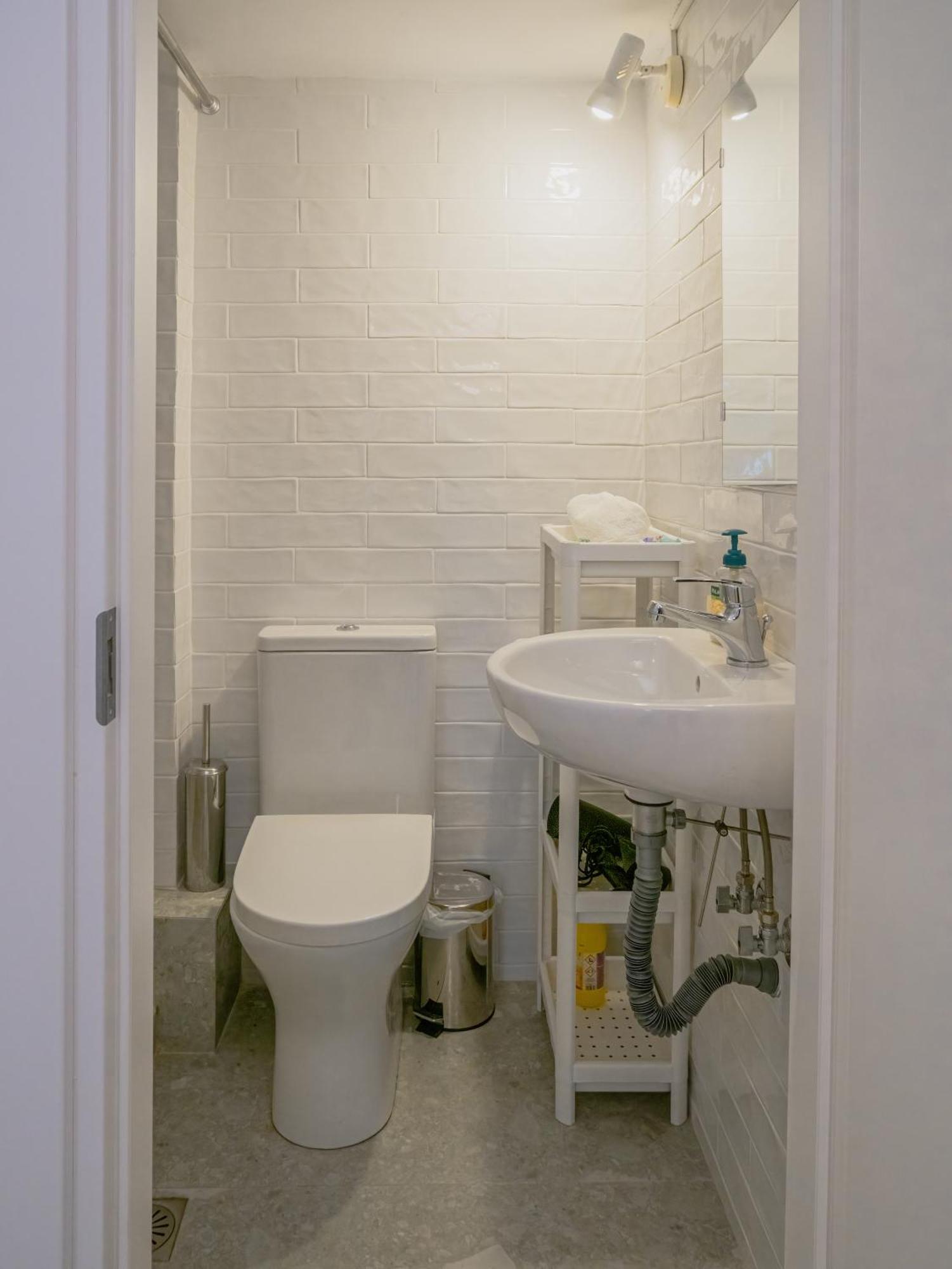 New Renovated Cosy In Koukaki Athen